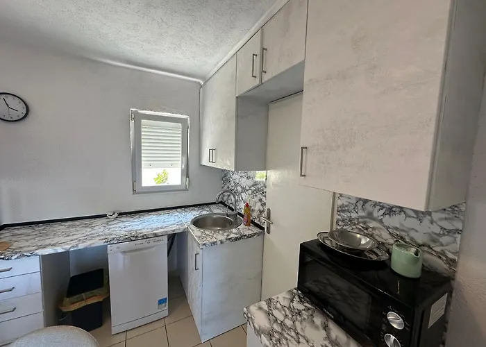Kovac Apartman Vir